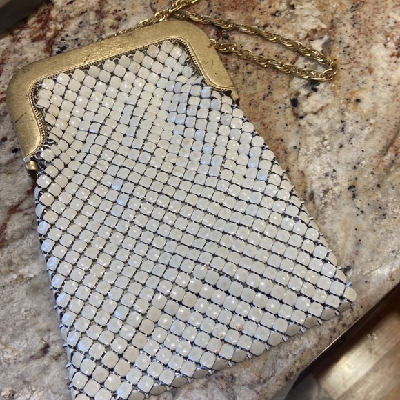 Vintage Whiting and Davis white bag 1970’s - Picture 5 of 11